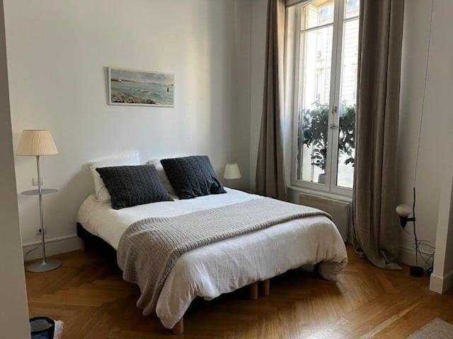 Guestready - Luxurious Charm Near Arc De Triomphe Apartment Paris